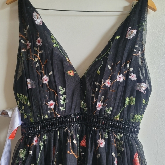 NWT - IEENA for Mac Duggal,  V-Neck Embroidered‎ Floral Midi Dress, Size 6 -$598 - Picture 6 of 12